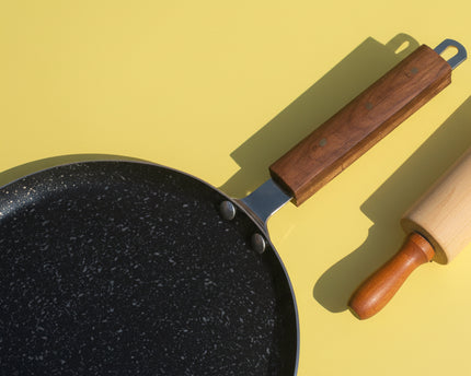 30cm Nonstick Marble Coated Pizza Pan / Hot Plate –by Cooknex - Wooden Handle